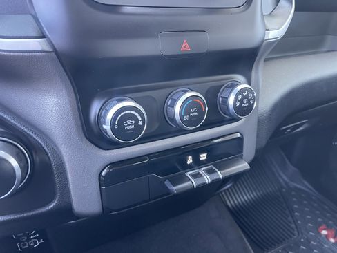 Used 2019 RAM 1500 Big Horn image 32