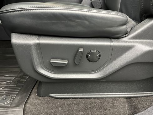 Certified 2023 Ford Expedition XLT image 13