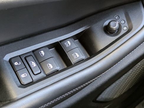 Used 2023 Jeep Grand Cherokee Altitude image 32