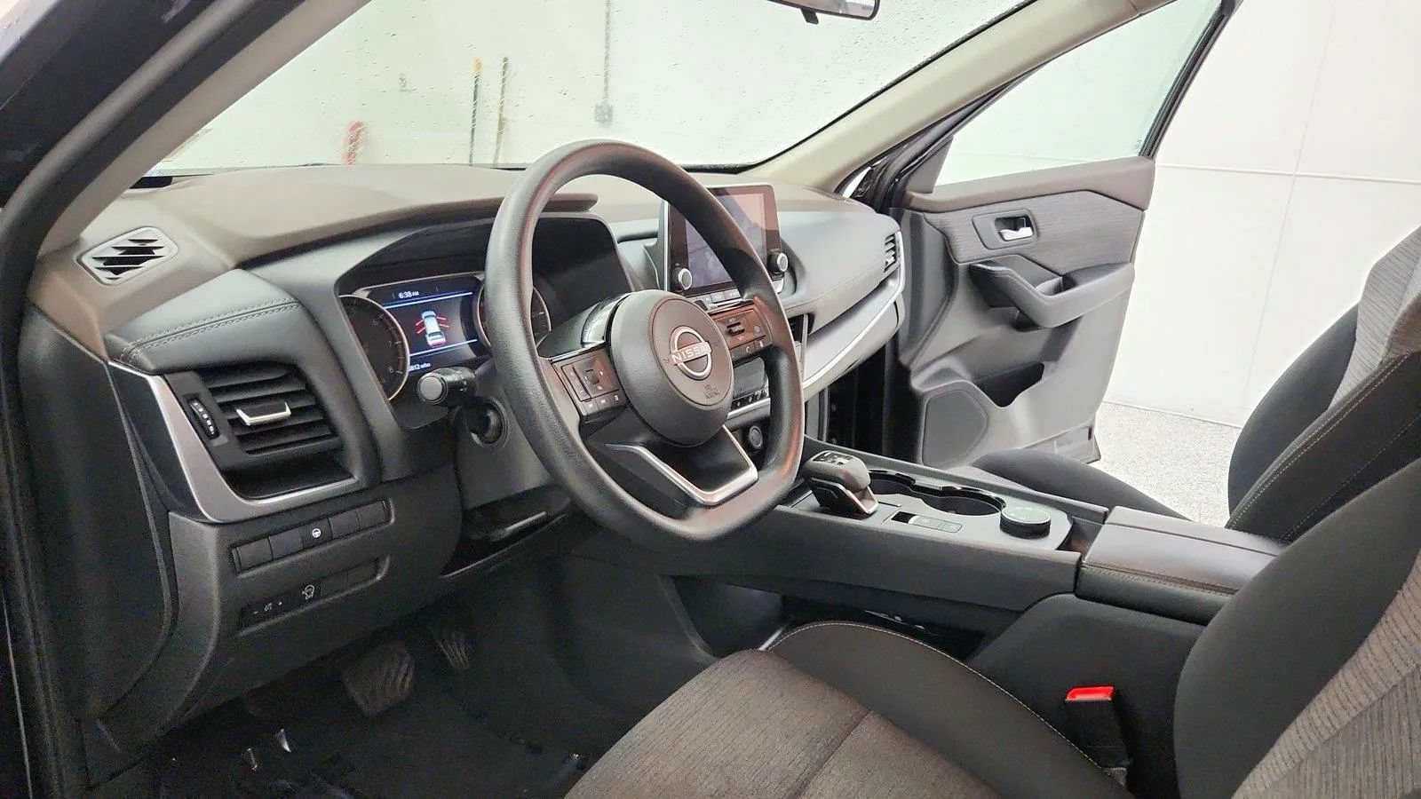 Used 2023 Nissan Rogue SV AWD/4WD image 14