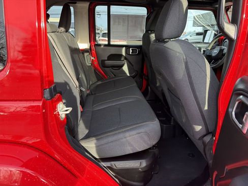 Used 2024 Jeep Wrangler Unlimited w/ Convenience Group image 18