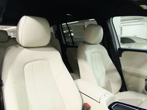 Certified 2025 Mercedes-Benz GLB 250 4MATIC image 26