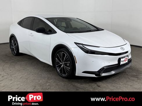 Used 2023 Toyota Prius XLE image 1