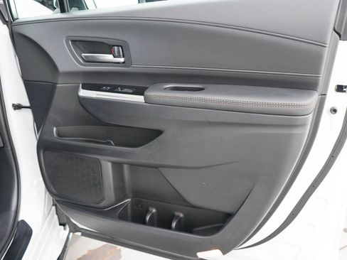 Used 2025 Toyota Sienna Limited AWD/4WD image 9