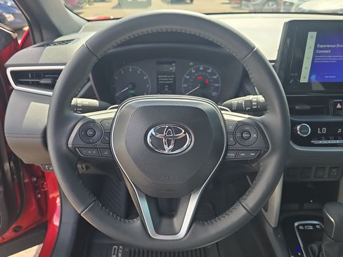 Used 2025 Toyota Corolla Cross AWD Hybrid w/ Moonroof Package image 29