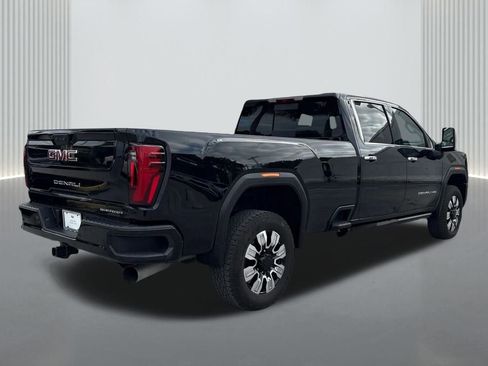 Used 2025 GMC Sierra 3500 Denali image 5