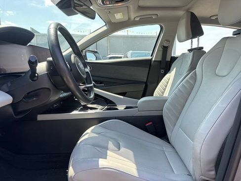 Used 2023 Hyundai Elantra Limited FWD image 13