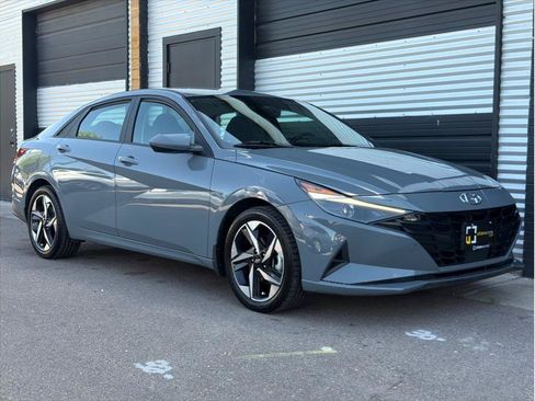 Used 2023 Hyundai Elantra SEL w/ Convenience Package FWD image 11