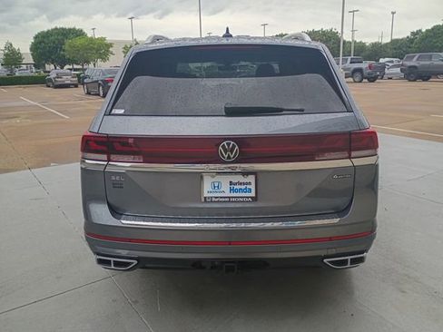 Used 2024 Volkswagen Atlas SEL Premium R-Line AWD/4WD image 4
