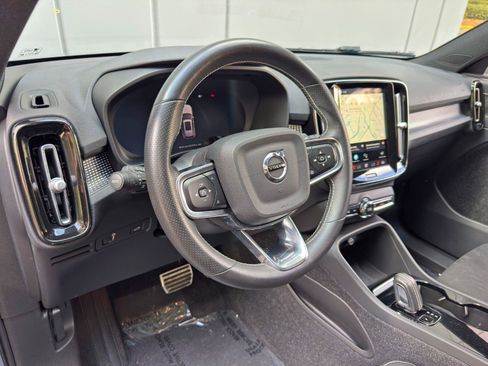 Used 2021 Volvo XC40 P8 Recharge w/ Advanced Package AWD/4WD image 13