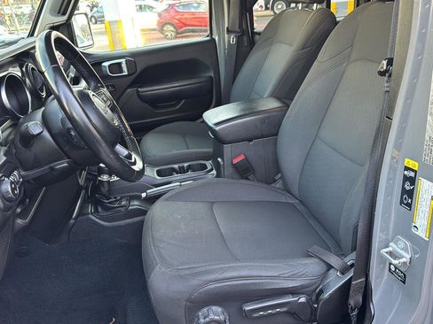 Used 2022 Jeep Gladiator Sport image 15