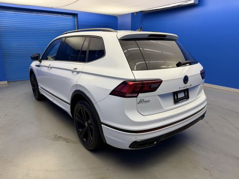 Used 2024 Volkswagen Tiguan SE R-Line AWD/4WD image 5