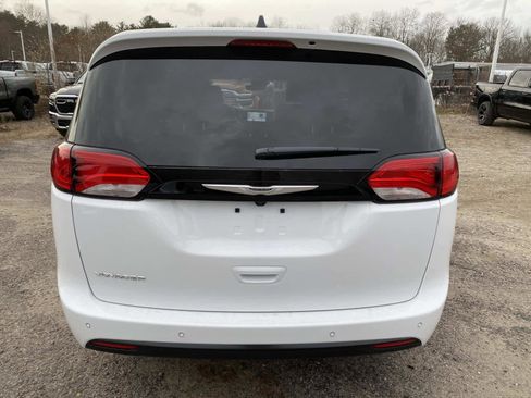 New 2026 Chrysler Voyager LX image 4