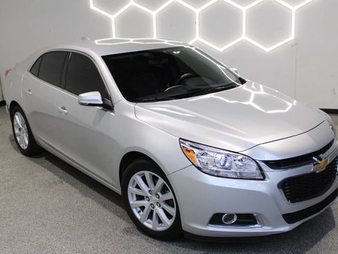 Used 2015 Chevrolet Malibu LT image 2