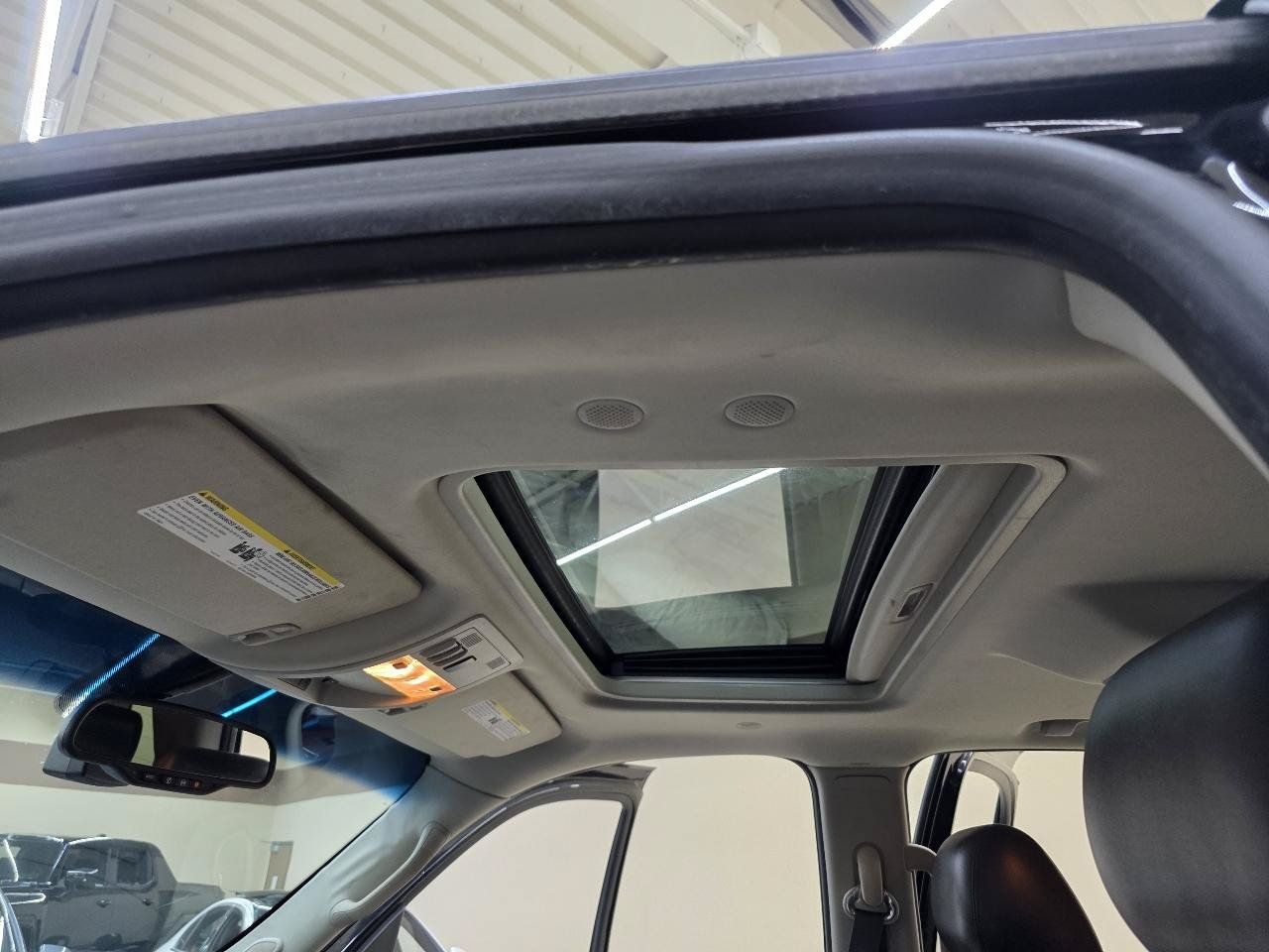 Used 2012 Cadillac Escalade Luxury RWD image 37