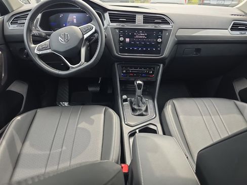 Used 2023 Volkswagen Tiguan SE image 15