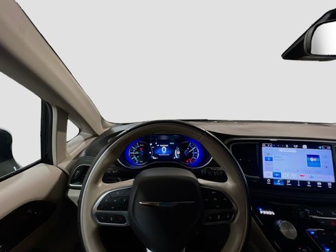 Used 2021 Chrysler Pacifica Limited w/ Premium & Safety Sphere Group FWD image 7