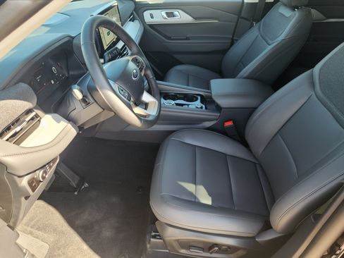 New 2026 Ford Explorer Active w/ Active Comfort Package RWD image 10
