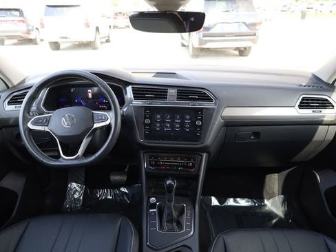 Used 2023 Volkswagen Tiguan SE FWD image 16
