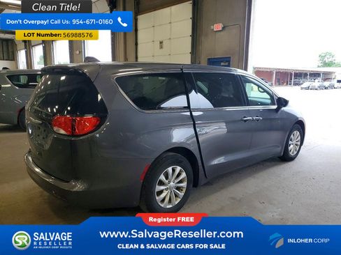Used 2017 Chrysler Pacifica Touring w/ Tire & Wheel Group FWD image 4
