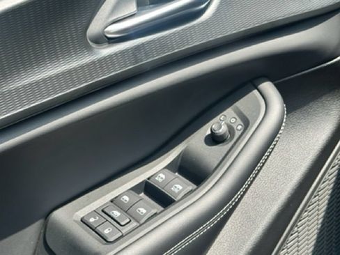 Used 2025 Jeep Grand Cherokee Altitude RWD image 8