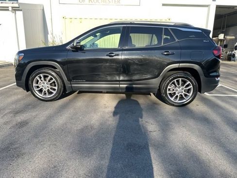 Used 2024 GMC Terrain SLT AWD/4WD image 2