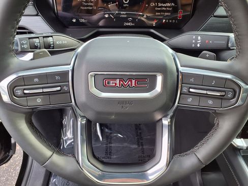 Used 2025 GMC Acadia Elevation image 7