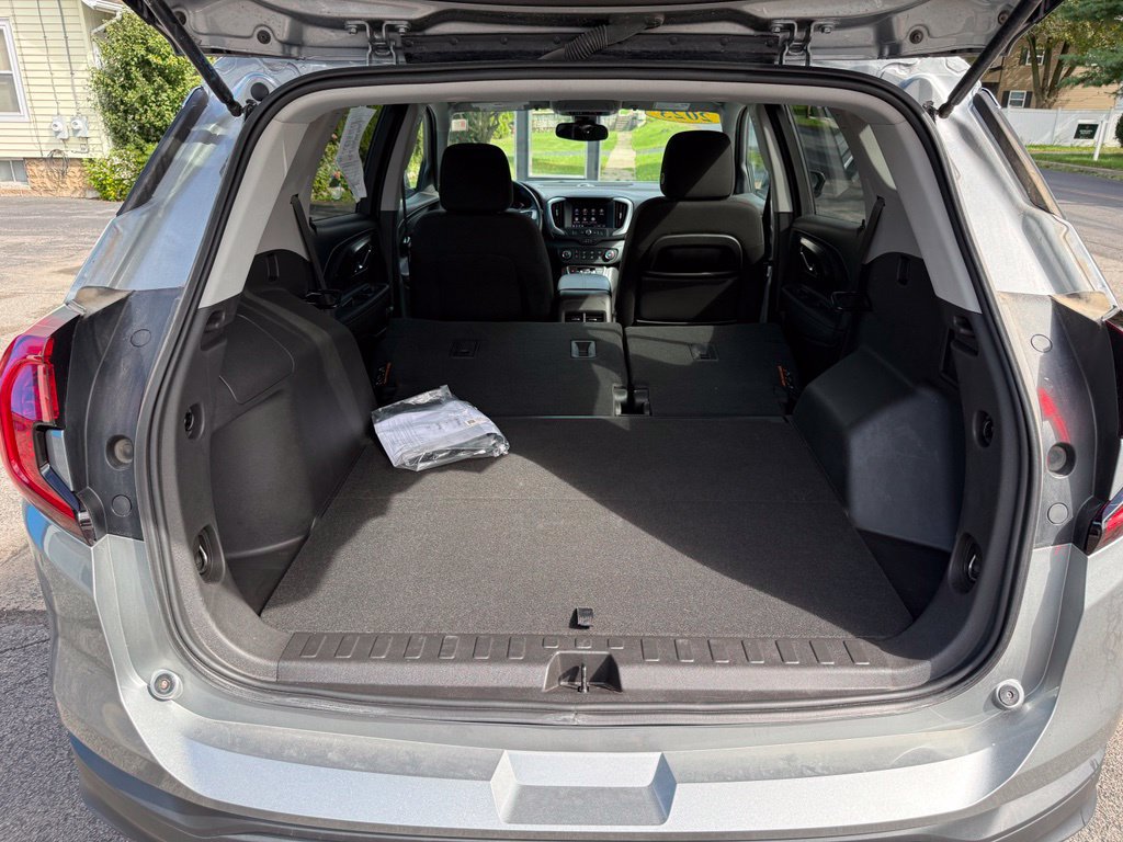Used 2023 GMC Terrain SLE AWD/4WD image 31