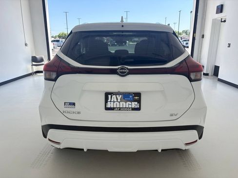 Used 2023 Nissan Kicks SV FWD image 17