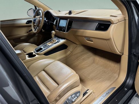 Used 2016 Porsche Macan Turbo image 13
