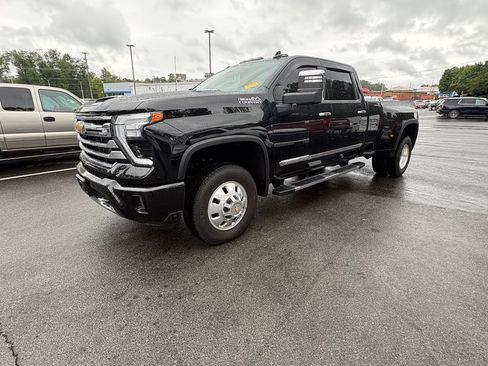 Used 2024 Chevrolet Silverado 3500 High Country w/ High Country Premium Package AWD/4WD image 7