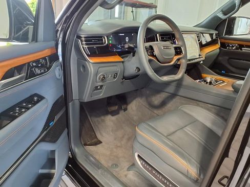 Used 2022 Jeep Grand Wagoneer Series II AWD/4WD image 7