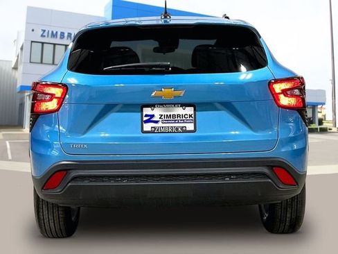 New 2026 Chevrolet Trax LS w/ LS Convenience Package FWD image 4