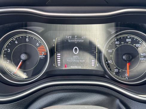 Used 2020 Jeep Cherokee Latitude Plus FWD image 17