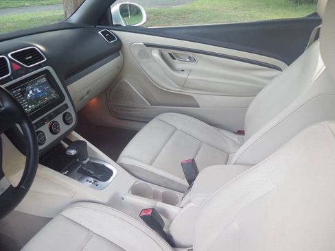 Used 2008 Volkswagen Eos 2.0T FWD image 10