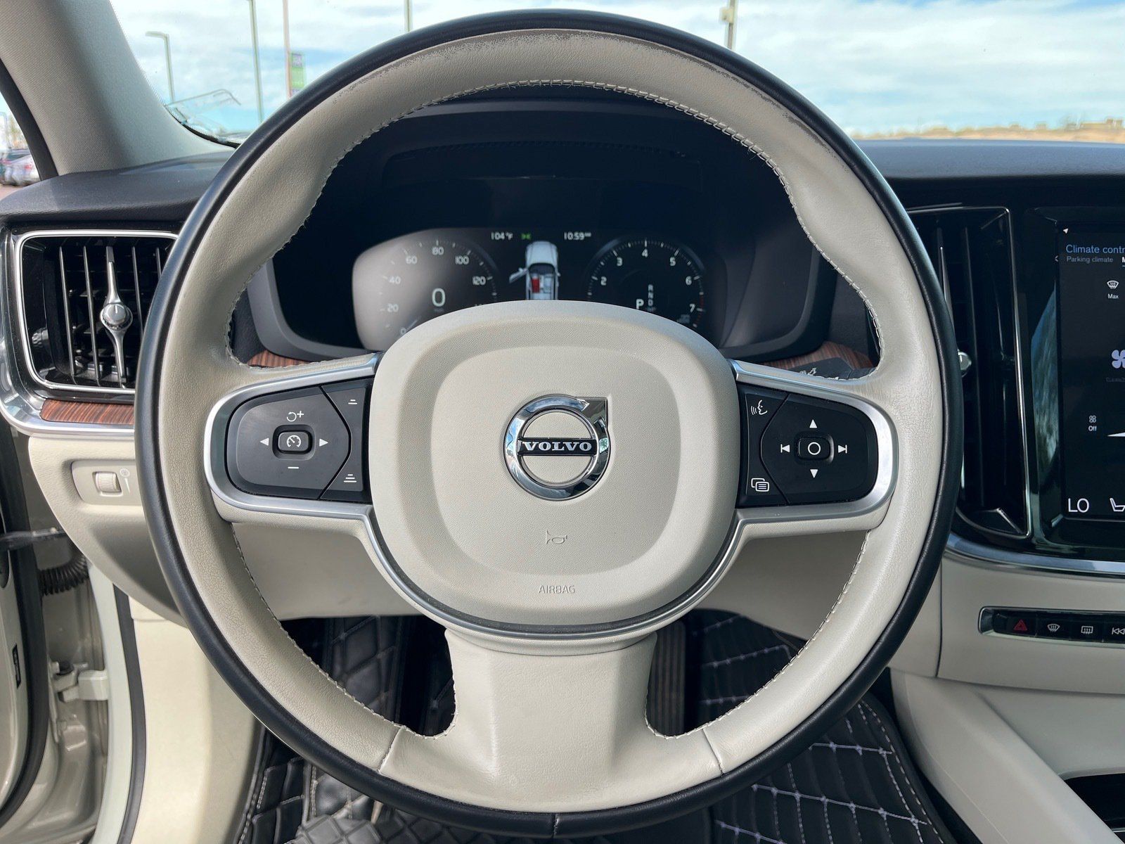 Used 2022 Volvo S60 B5 Momentum w/ Premium Package FWD image 18