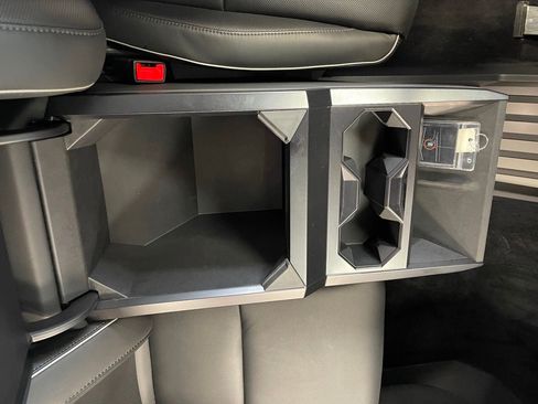 Used 2024 Tesla Cybertruck AWD Crew Cab image 22