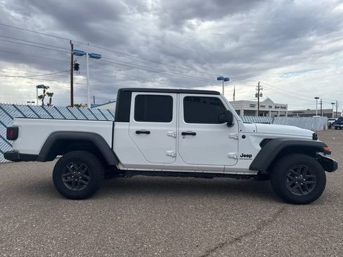 Used 2025 Jeep Gladiator Sport AWD/4WD image 6