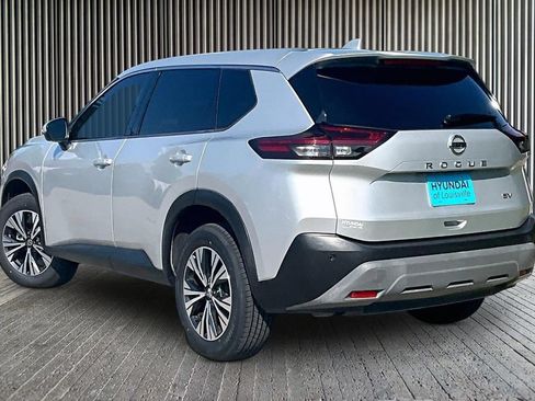 Used 2021 Nissan Rogue SV FWD image 3