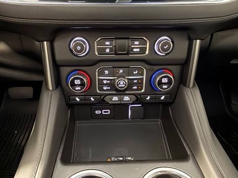 Used 2023 Chevrolet Tahoe Z71 w/ Luxury Package image 20