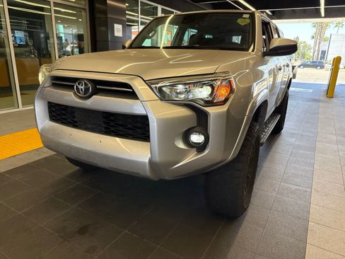Used 2021 Toyota 4Runner SR5 AWD/4WD image 2