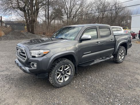 Used 2017 Toyota Tacoma Limited image 8