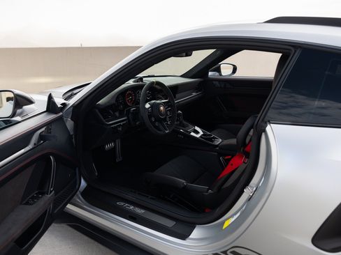 Used 2025 Porsche 911 GT3 RS RWD image 47