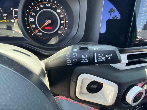 Used 2024 Jeep Wrangler Unlimited Rubicon AWD/4WD image 21