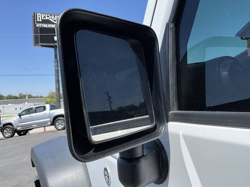 Used 2018 Jeep Wrangler Unlimited Sport AWD/4WD image 34