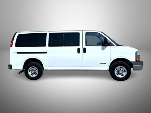 Used 2006 Chevrolet Express 3500 Passenger w/ LT Preferred Equipment Group RWD image 4