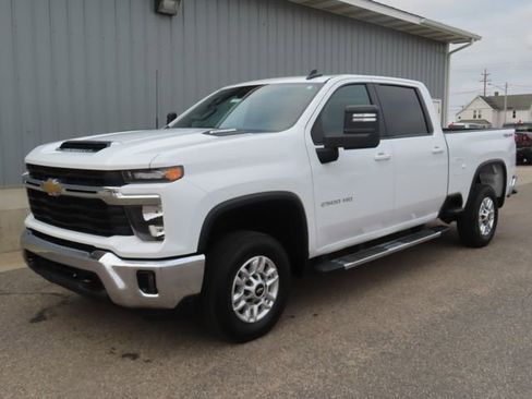 Used 2025 Chevrolet Silverado 2500 LT w/ Convenience Package image 9