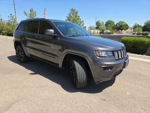 Used 2018 Jeep Grand Cherokee Altitude image 3