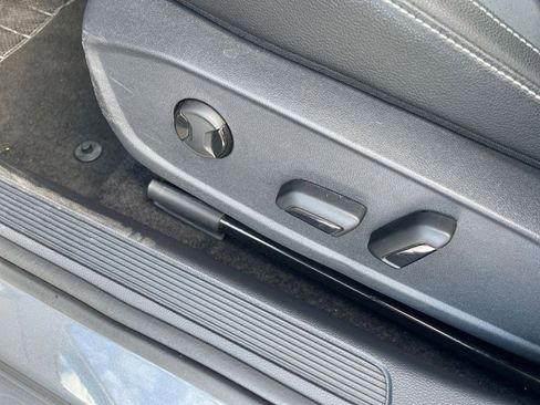 Used 2025 Volkswagen Jetta SE image 23