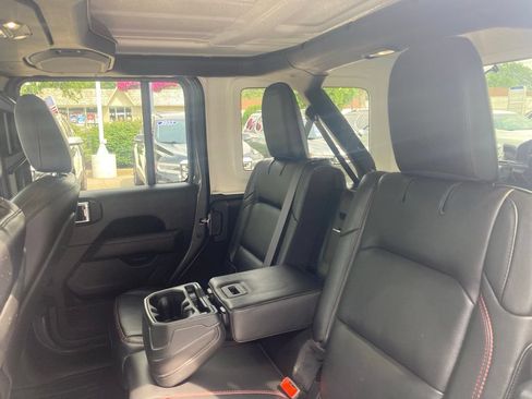 Used 2020 Jeep Wrangler Unlimited Rubicon w/ Dual Top Group AWD/4WD image 16